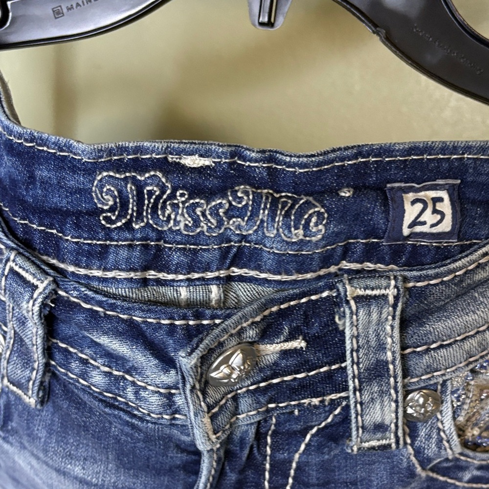 These Miss Me Embellished Skinny Jeans are a classic style statement! To make th - Picture 10 of 11